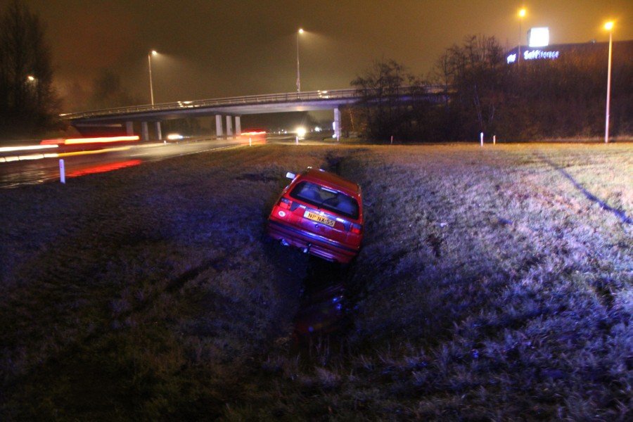 Rechtdoor in de sloot N206 Katwijk